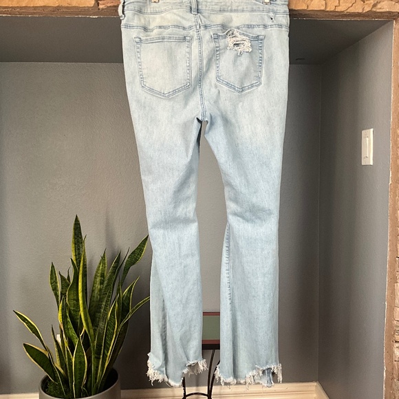 Arula A Beautiful Soul Raw Hem Flare Jeans Stretch Indie Grunge Light Wash 12 - Picture 4 of 16